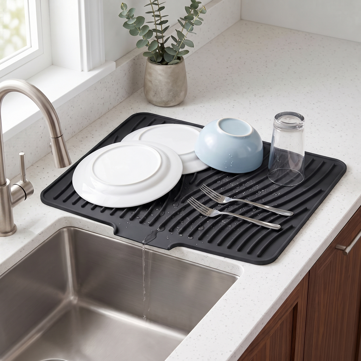 Rill dish drying mat in black